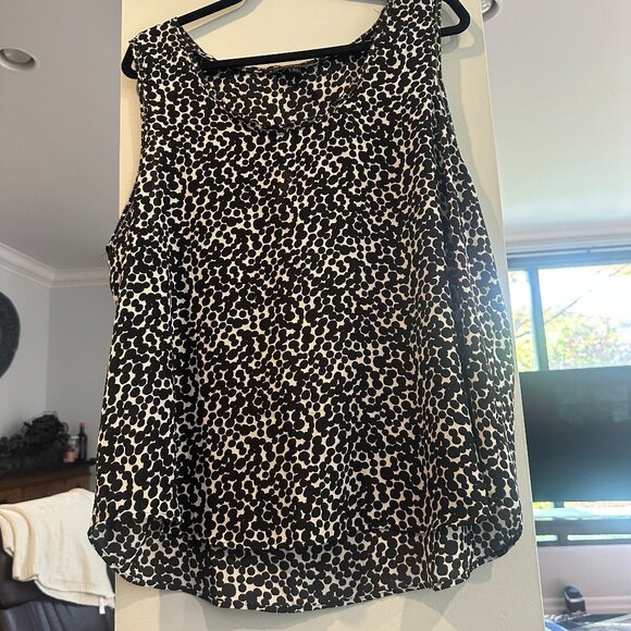 Banana Republic Women's Sleeveless Blouse - Picture 2 of 5
